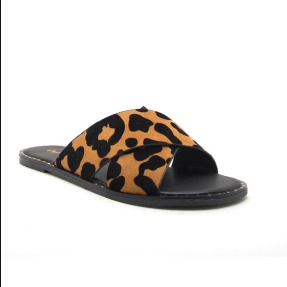 NIB Black Leopard Band Slides🥰 only 2 sizes left